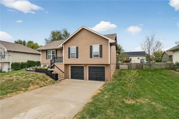 210 E 22nd ST, Kearney, MO 64060