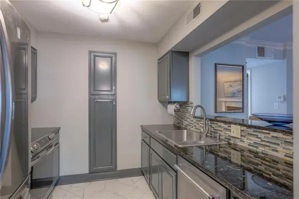 5163 W 75th ST, Prairie Village, KS 66208