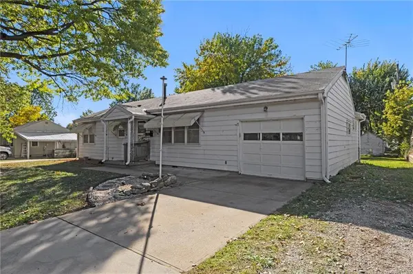 237 N BLAKE ST, Olathe, KS 66061
