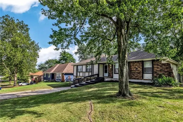 841 NW 69th PL, Kansas City, MO 64118