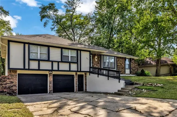 841 NW 69th PL, Kansas City, MO 64118