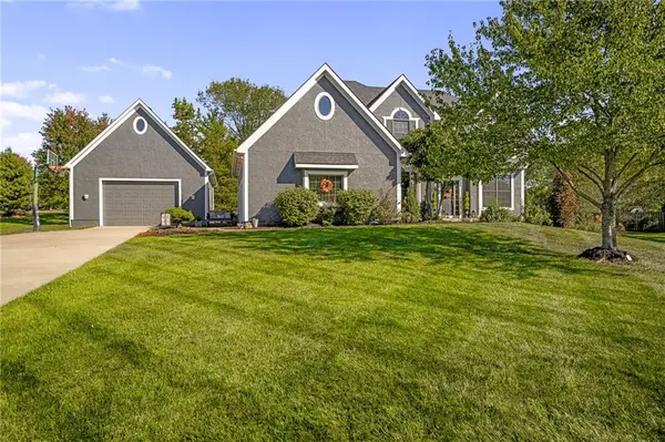 15801 Parkhill ST, Overland Park, KS 66221