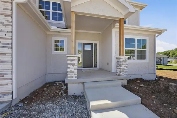 15379 W 171 TER, Olathe, KS 66062