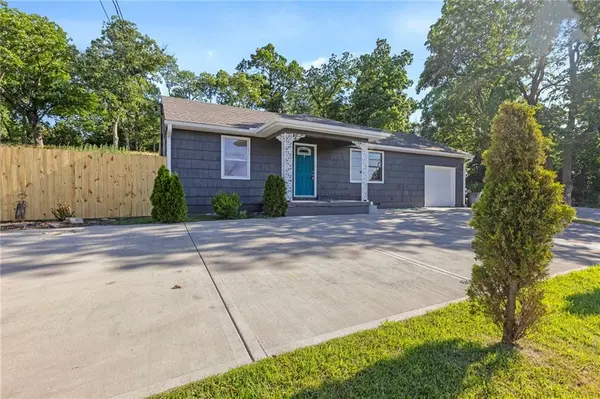 4216 Merriam DR, Overland Park, KS 66203