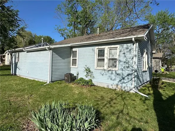 304 W South ST, Harrisonville, MO 64701