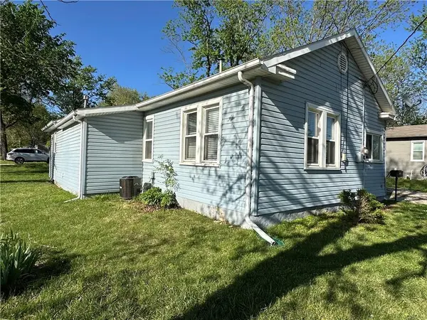 304 W South ST, Harrisonville, MO 64701