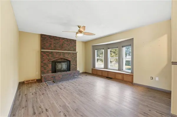 903 Citadel DR, Weston, MO 64098