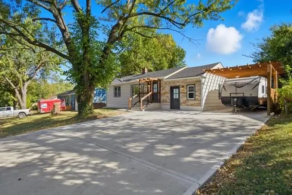 7835 Donnelly AVE, Kansas City, MO 64138