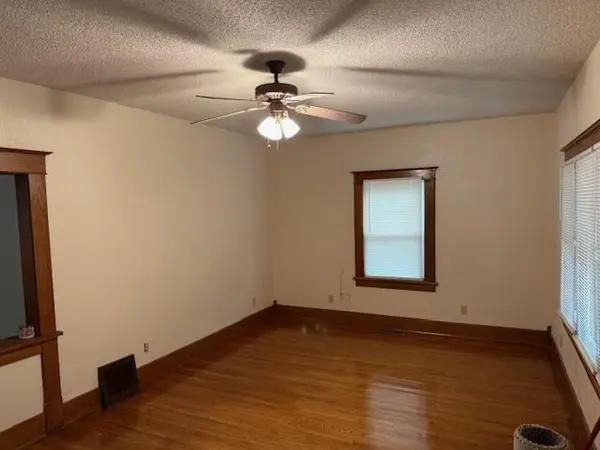 1520 S 20th ST, St Joseph, MO 64507