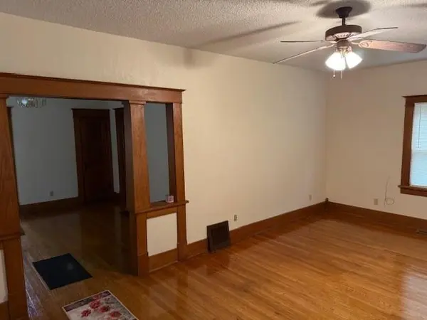 1520 S 20th ST, St Joseph, MO 64507