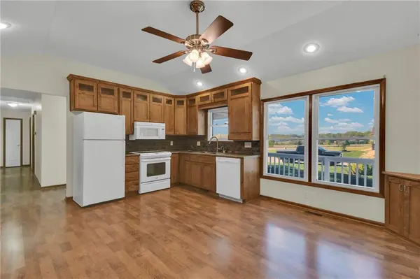 844 E 1st ST, Peculiar, MO 64078