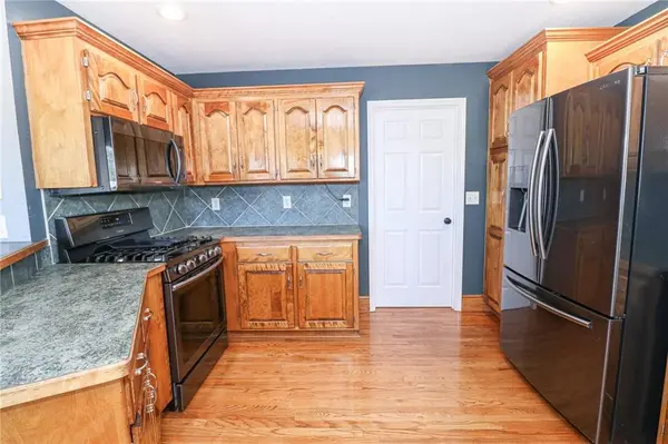 1206 Thomas DR, Louisburg, KS 66053