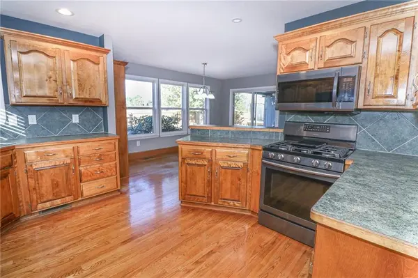1206 Thomas DR, Louisburg, KS 66053