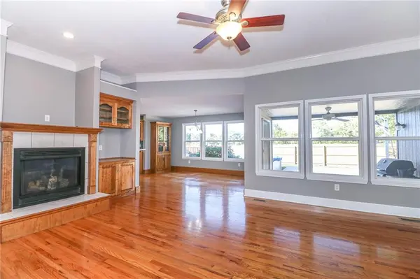 1206 Thomas DR, Louisburg, KS 66053