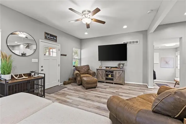 427 Allcutt AVE, Bonner Springs, KS 66012