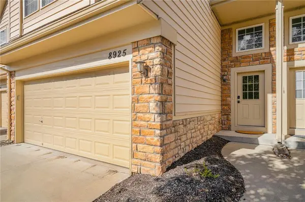 8925 Inkster ST, Lenexa, KS 66227