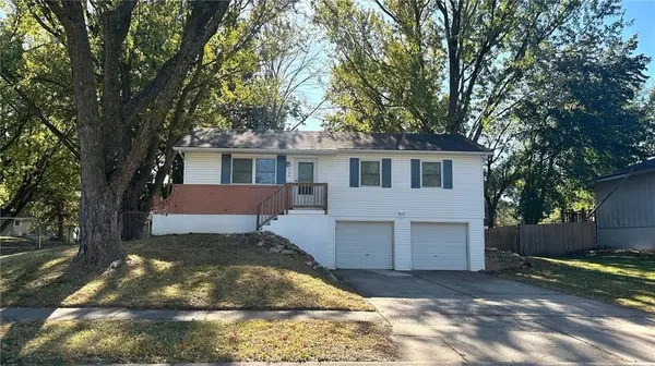 220 SE Kings Cross RD, Blue Springs, MO 64014