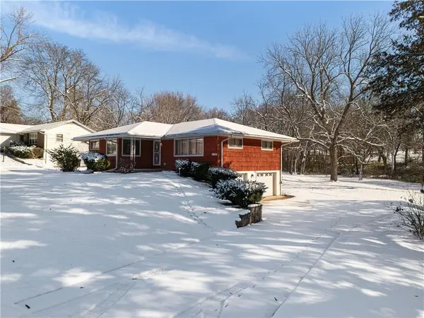 7019 N Elm ST, Pleasant Valley, MO 64068