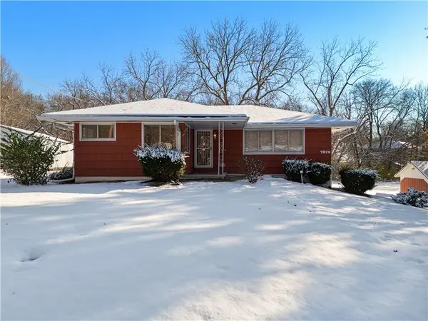 7019 N Elm ST, Pleasant Valley, MO 64068