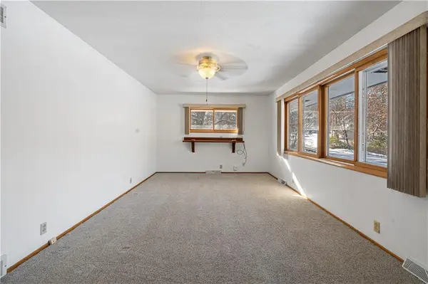 7019 N Elm ST, Pleasant Valley, MO 64068