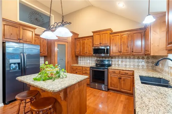 4708 Corinth DR, St Joseph, MO 64506
