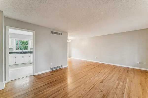 5007 Outlook ST, Mission, KS 66202