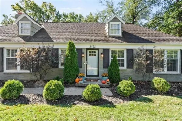 8428 Sagamore RD, Leawood, KS 66206