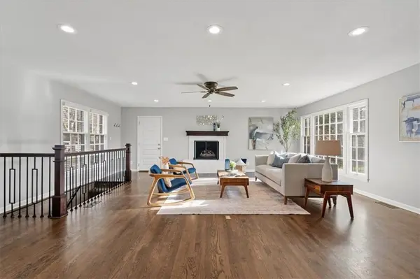 8428 Sagamore RD, Leawood, KS 66206