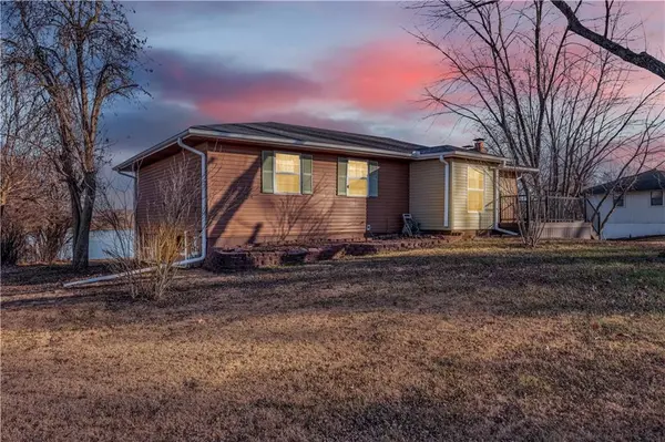 109 SE 421st RD, Warrensburg, MO 64093