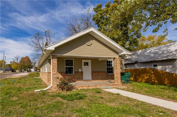 100 E Bond ST, Monett, MO 65708