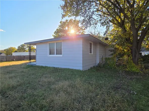 109 N McGee ST, Caney, KS 67333