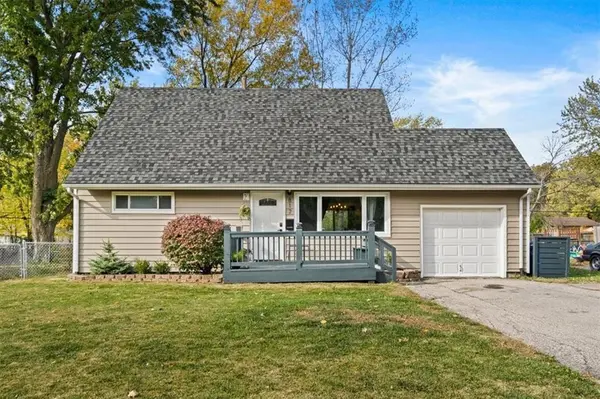 817 S Sunset DR, Olathe, KS 66061