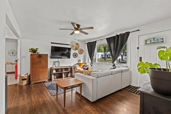 817 S Sunset DR, Olathe, KS 66061