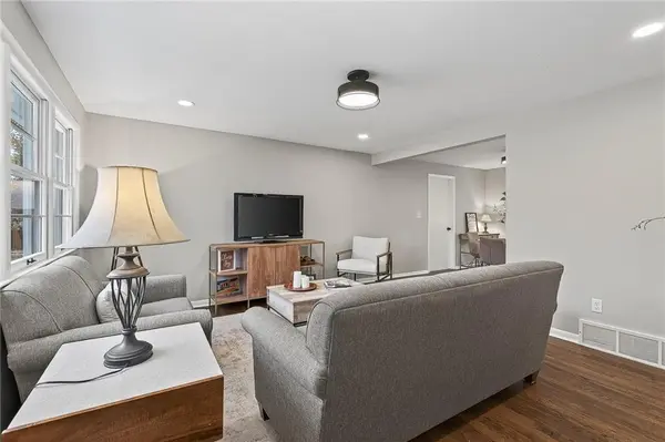 318 N Park ST, Bonner Springs, KS 66012