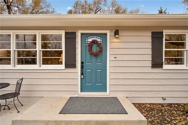 318 N Park ST, Bonner Springs, KS 66012