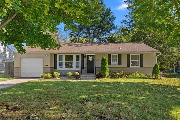7611 Walmer ST, Prairie Village, KS 66204