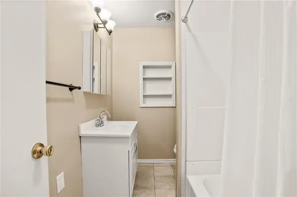 5212 W 76th ST, Prairie Village, KS 66208