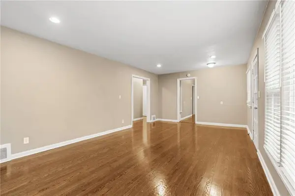 5212 W 76th ST, Prairie Village, KS 66208