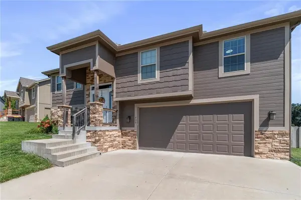 730 E 13th CT, Kearney, MO 64060