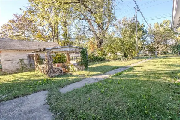 1412 W 6th ST, Coffeyville, KS 67337