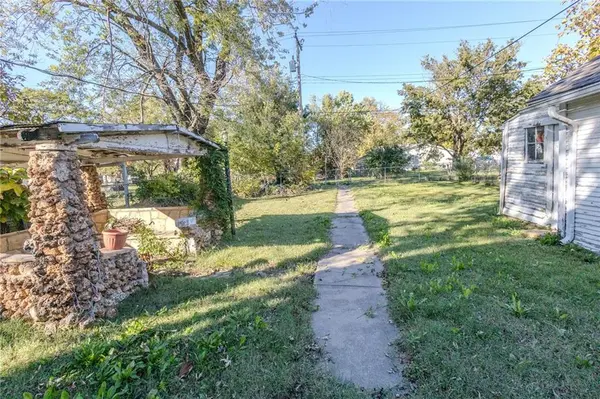 1412 W 6th ST, Coffeyville, KS 67337