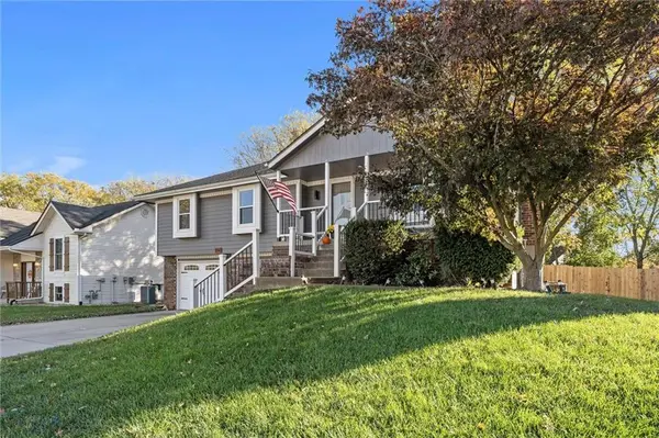 1941 NE Patterson DR, Lee's Summit, MO 64086