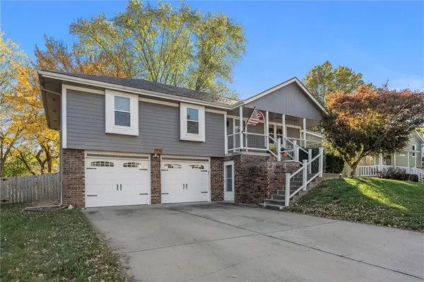 1941 NE Patterson DR, Lee's Summit, MO 64086