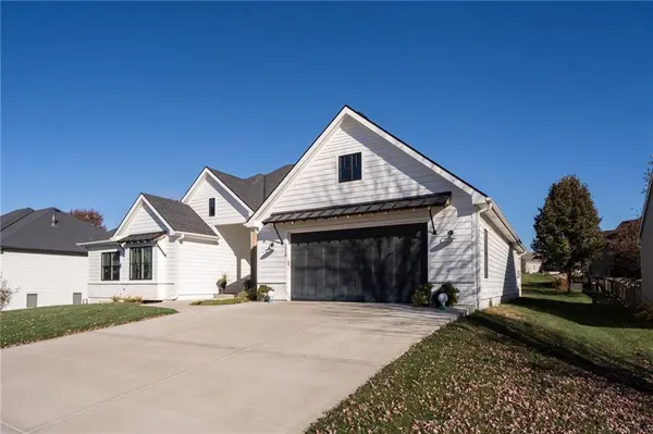 1210 Signal Lake CT, Baldwin City, KS 66006