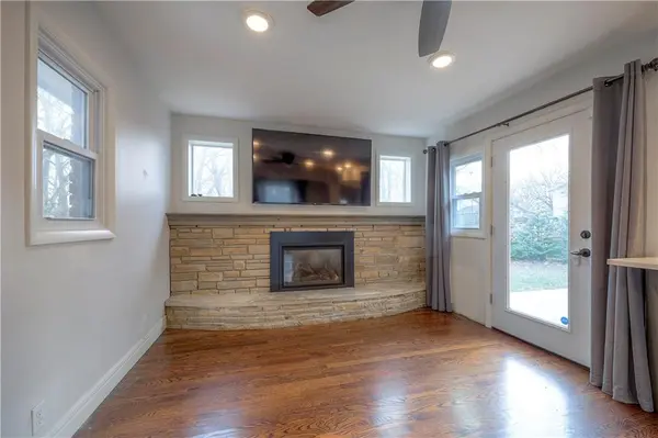 5841 Blackhoof TRL, Merriam, KS 66203