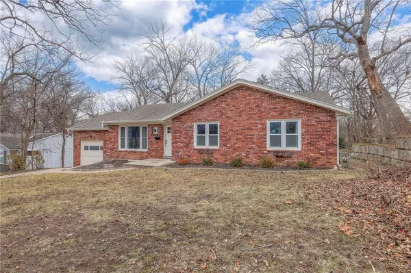 5841 Blackhoof TRL, Merriam, KS 66203