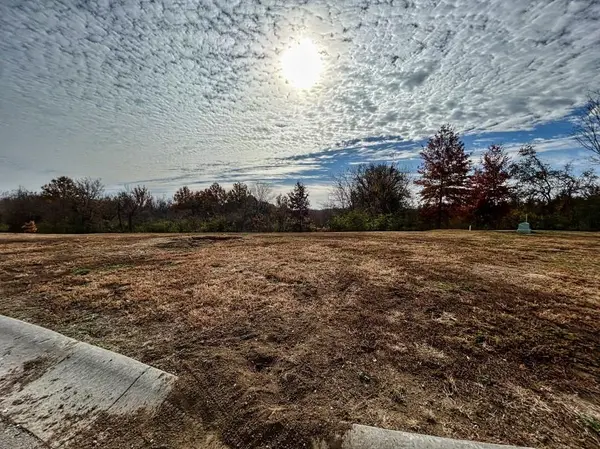 400 Pavilion DR,  Grain Valley,  MO 64029