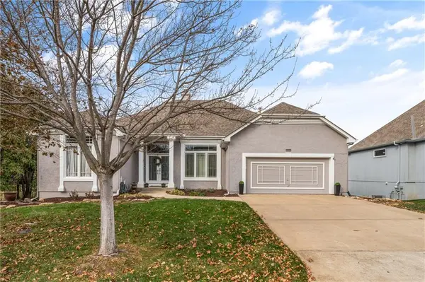 20516 W 98th PL, Lenexa, KS 66220