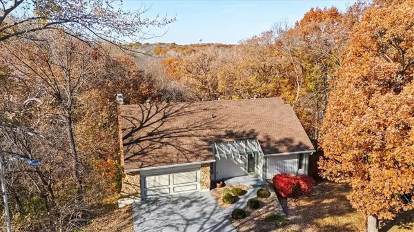 6532 NW Melody CT, Parkville, MO 64152