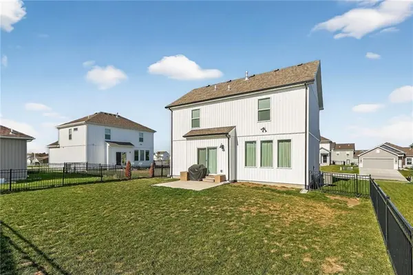 27303 E Sycamore ST, Lake Lotawana, MO 64086